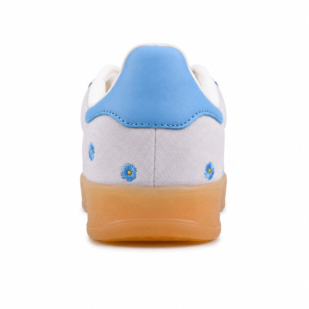 Adidas Gazelle Bold ante cinzento detalle talón azul flores bordadas
