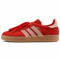 Adidas Gazelle Bold ante vermelho encaje crema suela gum lateral izquierda