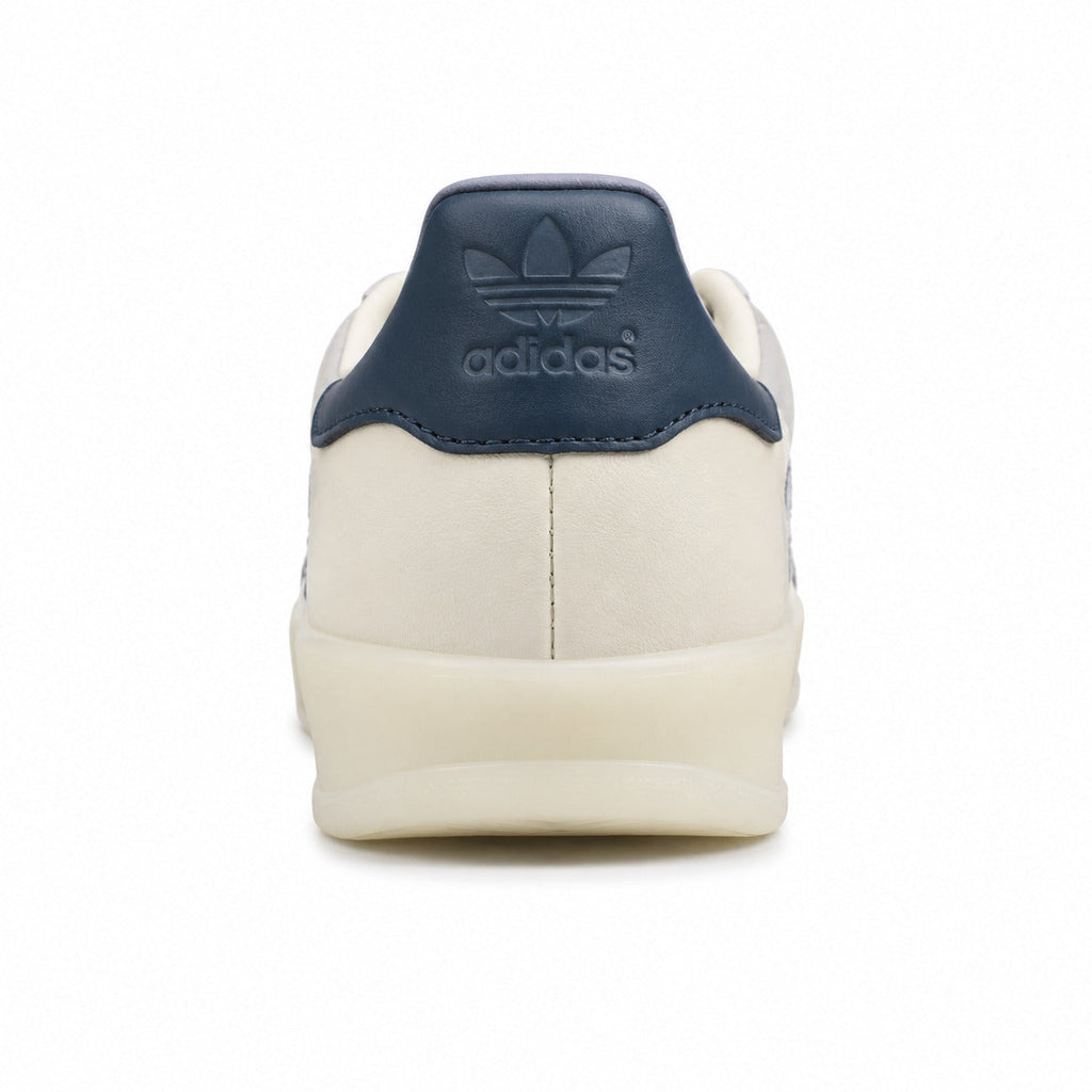 Adidas Gazelle crema detalle talón azul-marinho suela crema