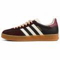 Adidas Gazelle Indoor Spezial castanho burdeos crema suela gum lateral izquierda