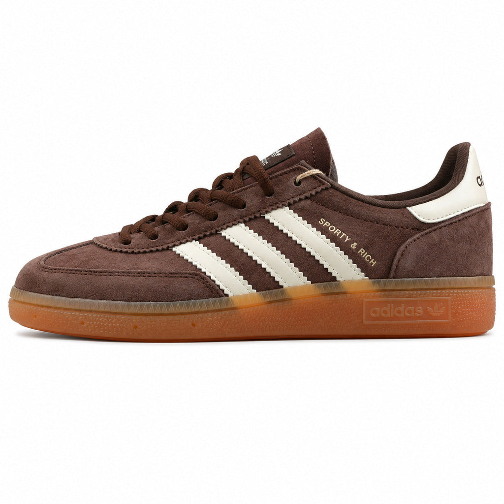 Adidas Handball Spezial x Sporty Rich castanho ante bandas crema logo dourado suela borracha perfil izquierdo