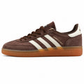 Adidas Handball Spezial x Sporty Rich castanho ante bandas crema logo dourado suela borracha perfil izquierdo