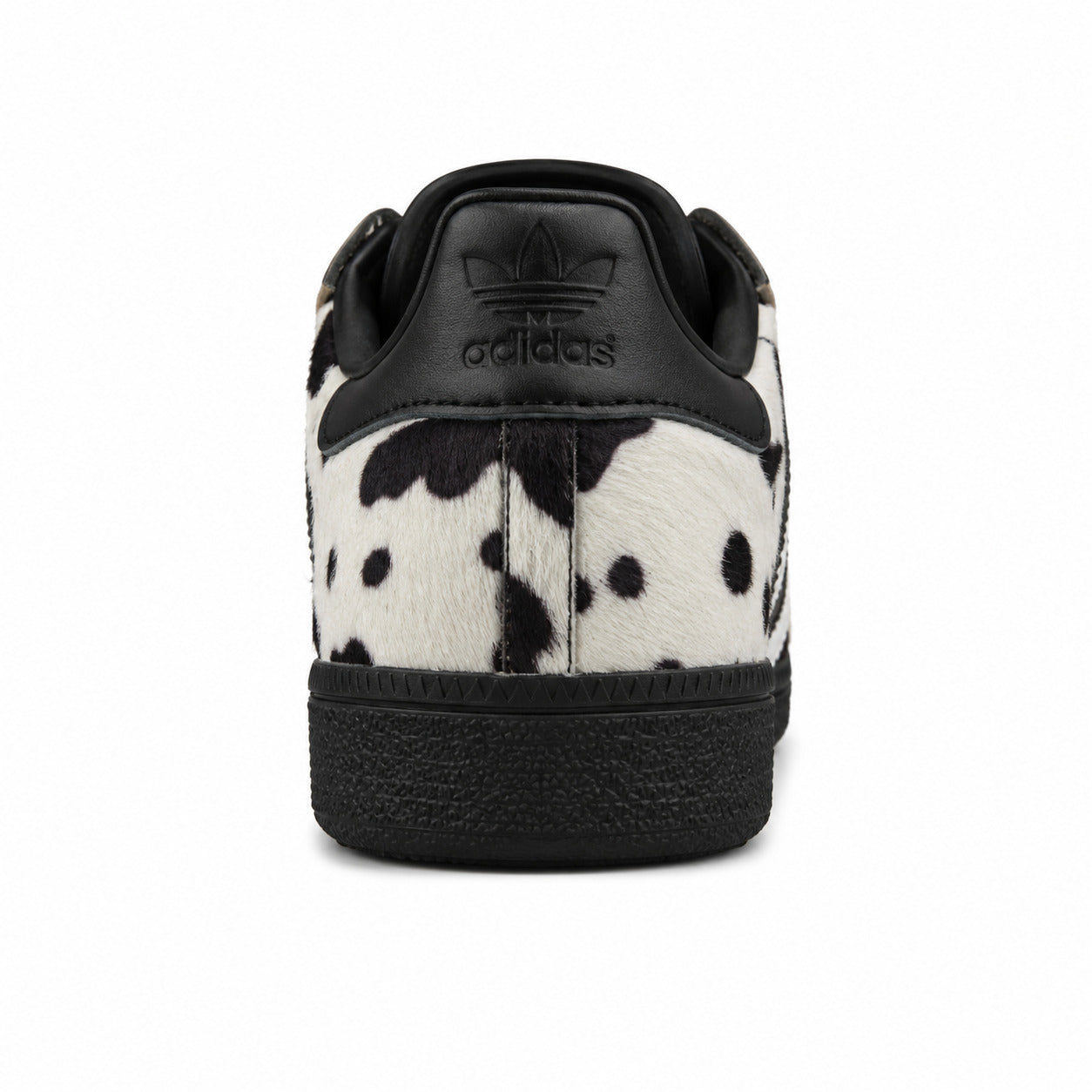 Adidas Samba LT x Stüssy estampado vaca preto detalle talón Trefoil