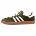 Adidas Samba OG bouclé verde oliva bandas blancas suela borracha perfil izquierdo