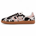 Adidas Samba OG pelo potro estampado vaca bandas rosa suela borracha perfil izquierdo