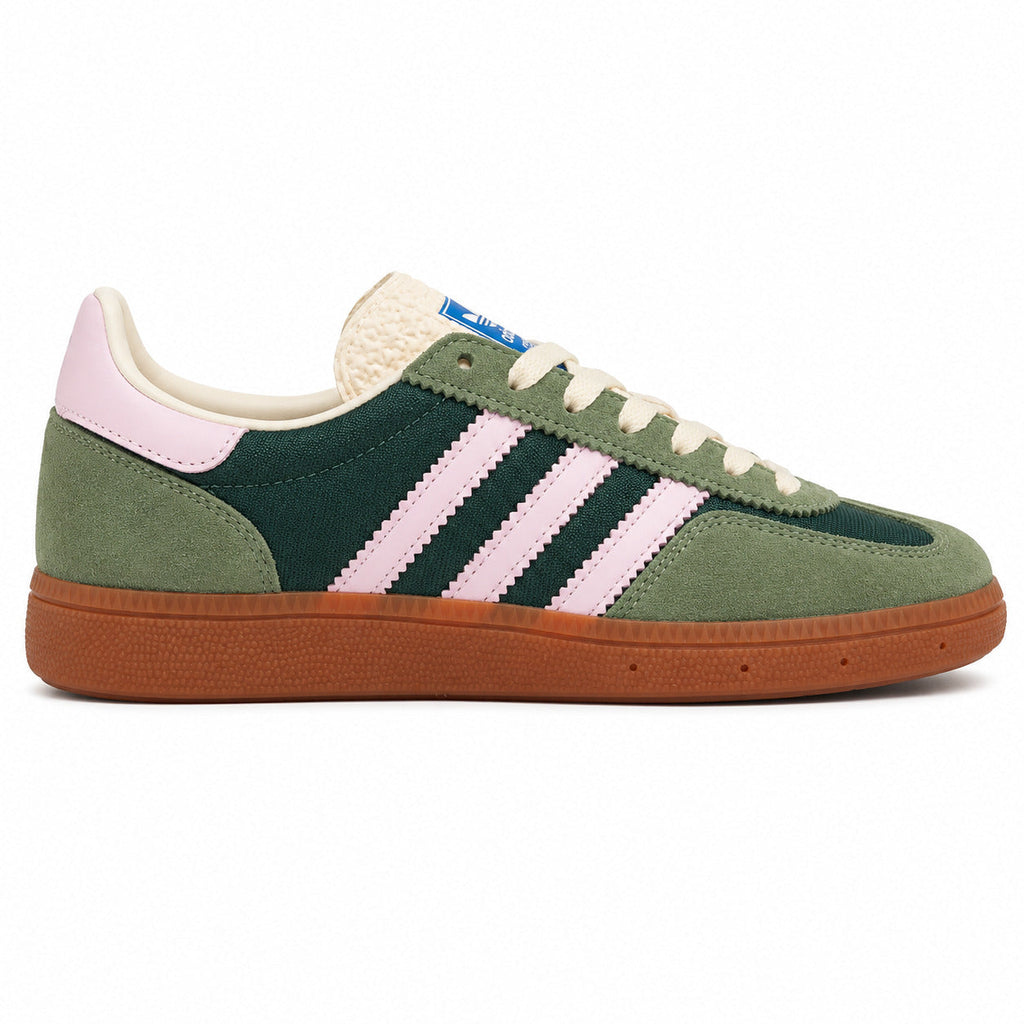 Adidas SNS GT II verde oscuro ante oliva bandas rosa crema suela borracha caramelo perfil derecho