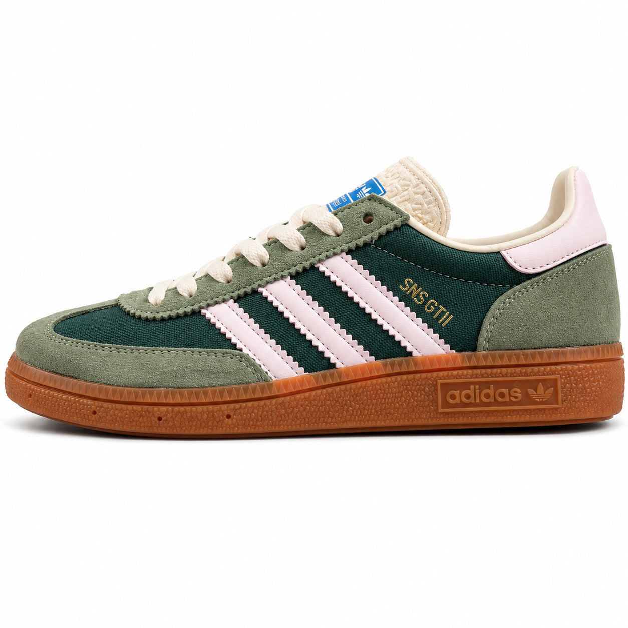 Adidas SNS GT II verde oliva bandas rosa palo collarín sherpa suela borracha perfil izquierdo