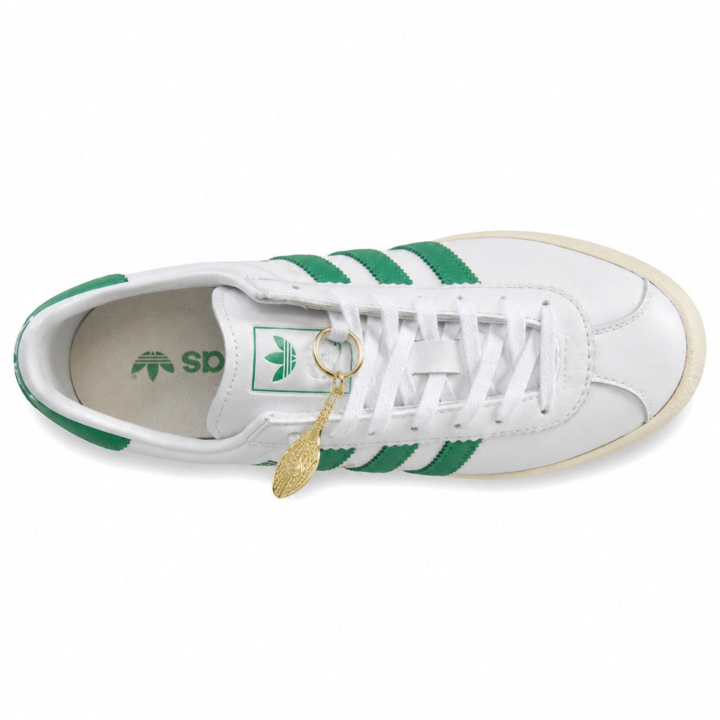 Adidas Taekwondo x Sporty Rich branco verde cordones brancos colgante raqueta dorada vista superior