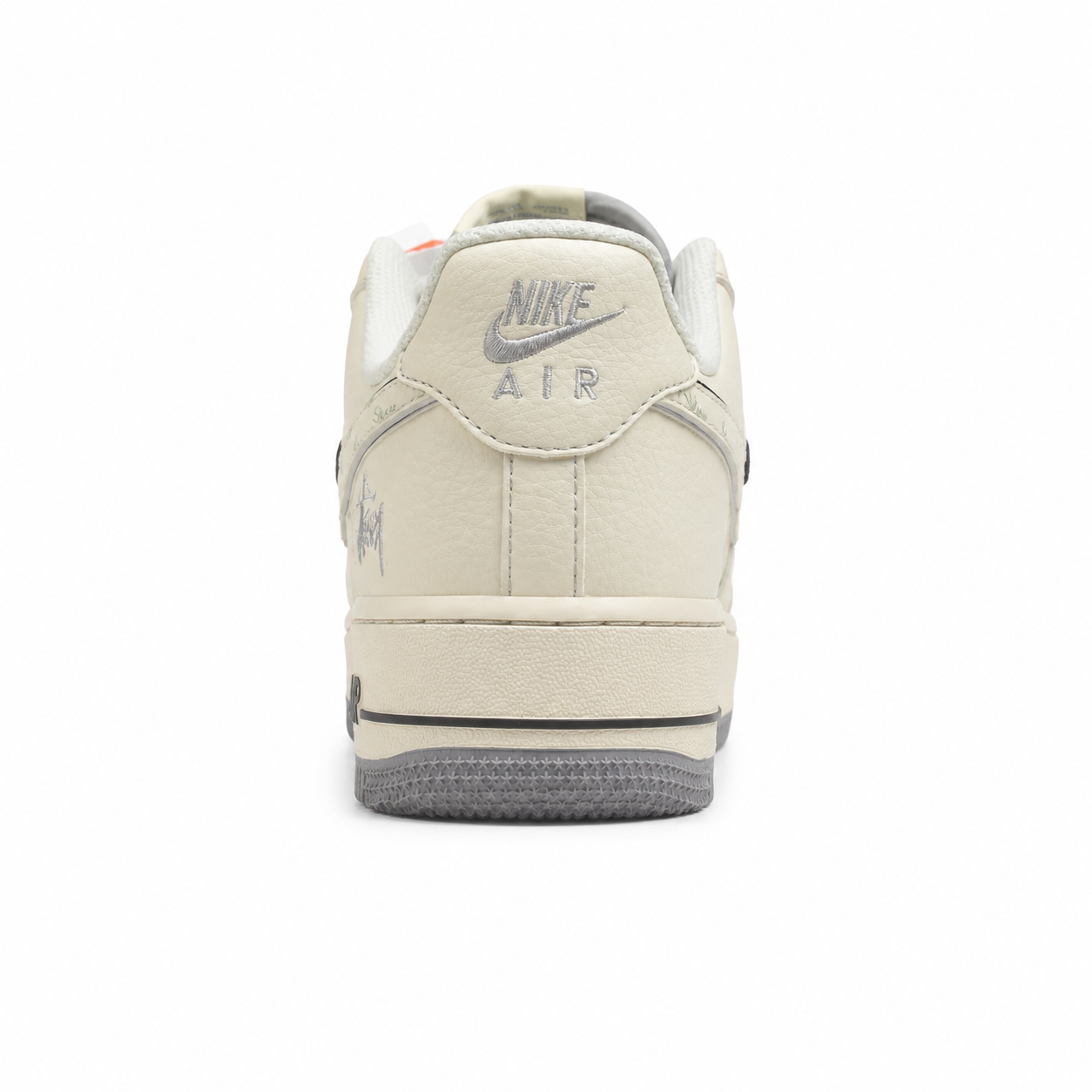 Nike Air Force 1 Low x Stussy beige cinzento talón detalle bordado