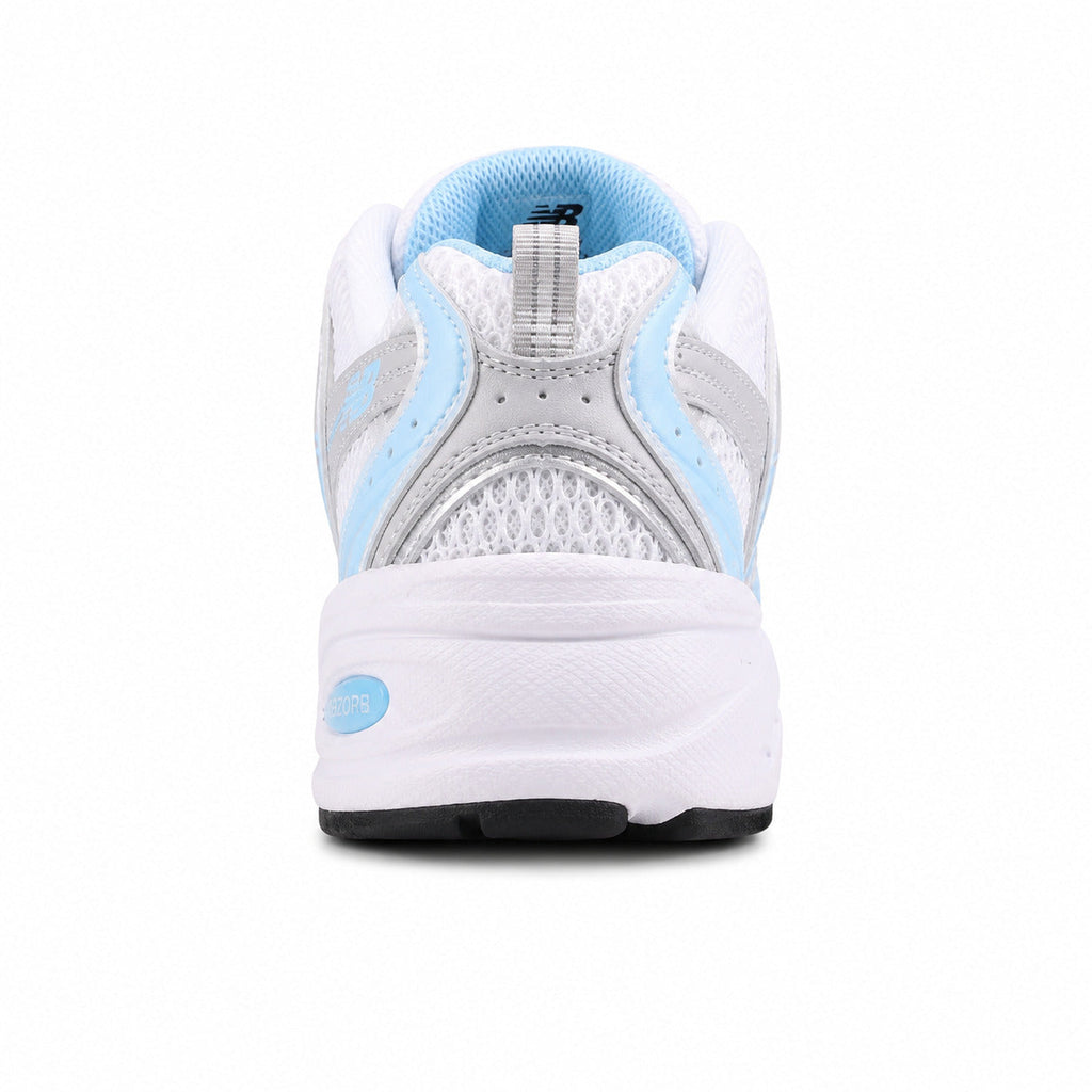 New Balance 530 branco y azul claro, detalle talón con tecnología ABZORB