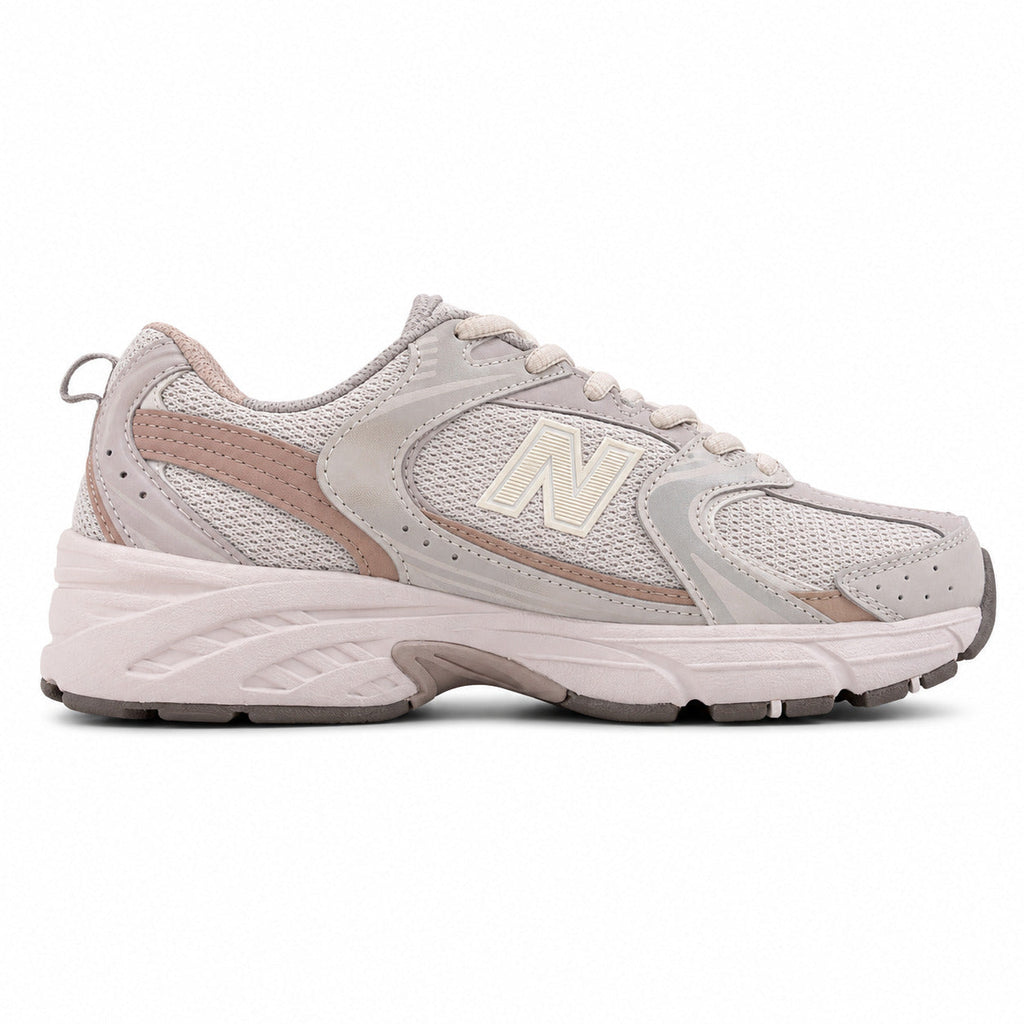 New Balance 530 cinzento arena y rosa polvo mesh y pele, lateral interior