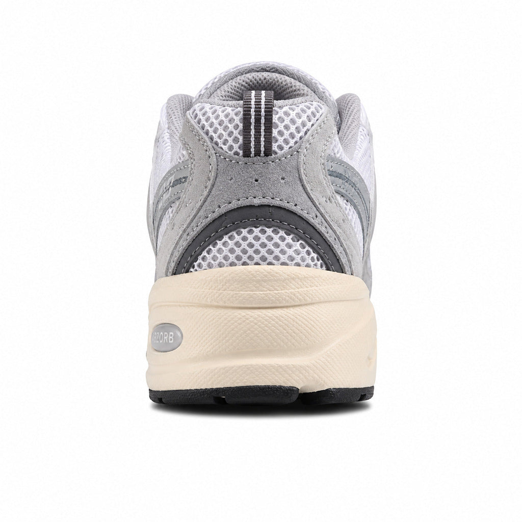 New Balance 530 cinzento crema detalle talón suela crema