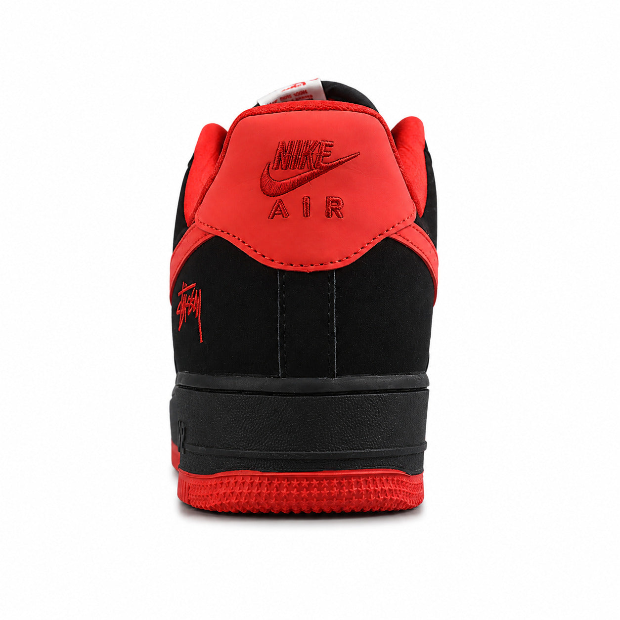 Nike Air Force 1 Low x Stussy preto vermelho detalle talón bordado