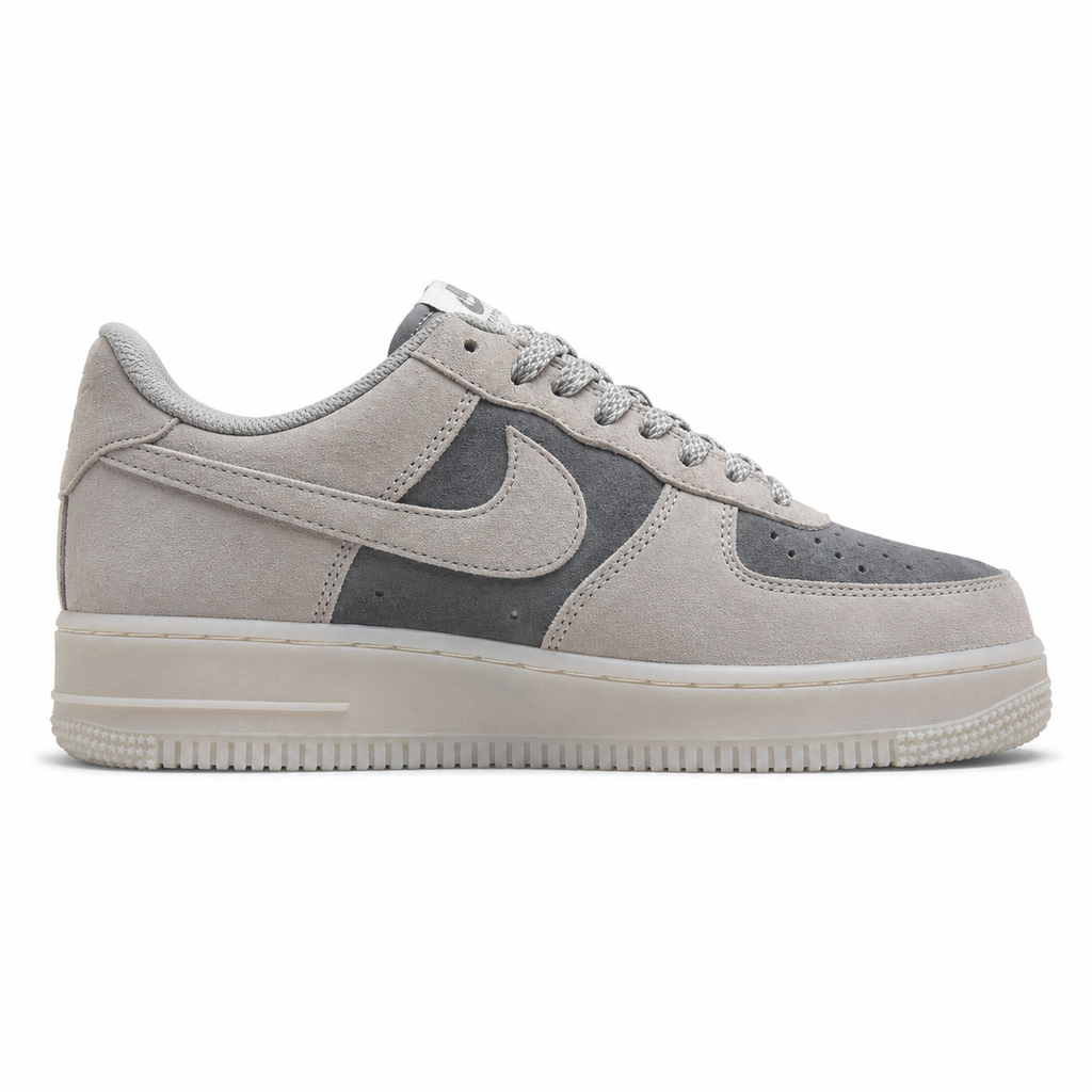 Nike Air Force 1 07 cinzento claro wolf grey suede lateral derecha