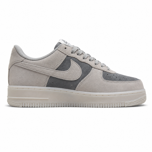 Nike Air Force 1 07 cinzento claro wolf grey suede lateral derecha