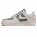 Nike Air Force 1 07 cinzento claro wolf grey suede lateral izquierda
