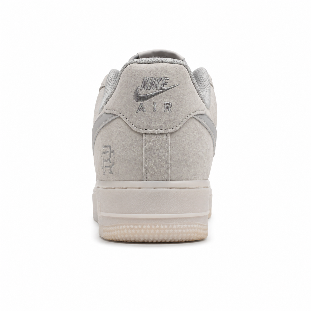 Nike Air Force 1 07 cinzento claro wolf grey suede vista trasera
