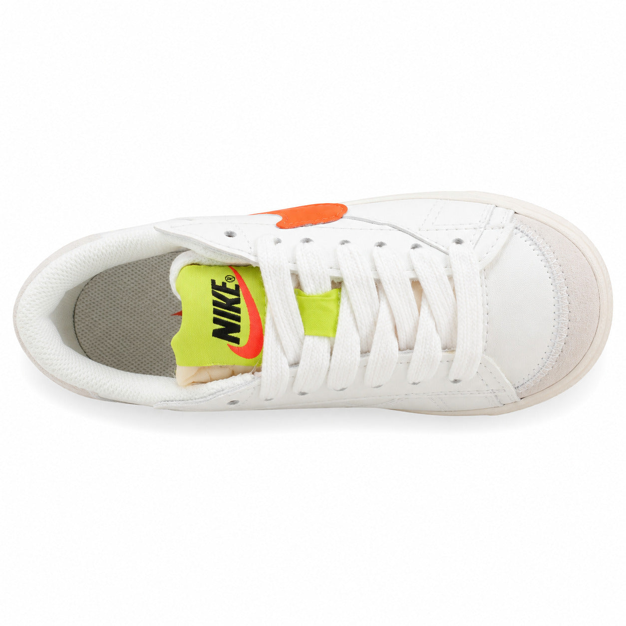 Nike Blazer Low 77 branco laranja lima vista superior