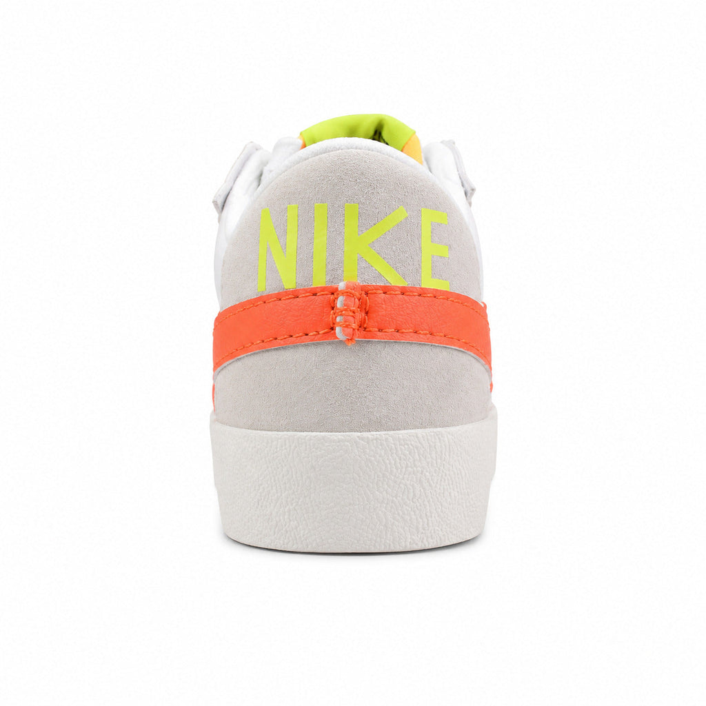 Nike Blazer Low 77 branco laranja lima vista trasera