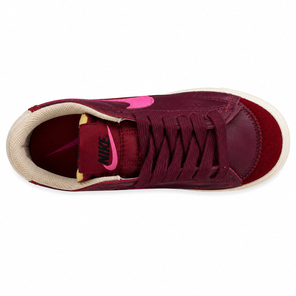 Nike Blazer Low 77 vermelho granate rosa vista superior cordones